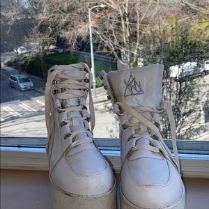 YRU QOZMO PLATFORM SNEAKERS IN WHITE